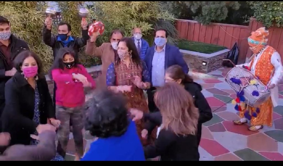 अमेरिका की सड़कों पर जीत का जश्न