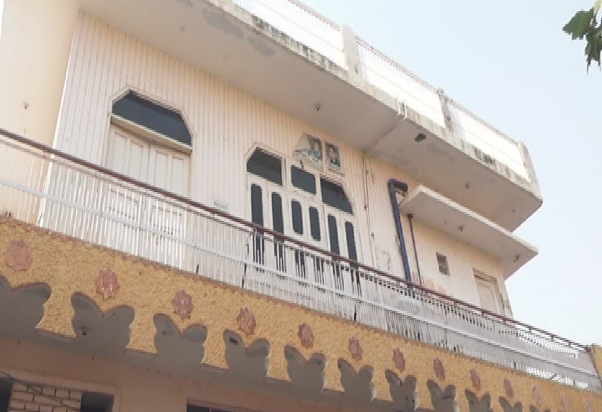 चोरों ने मकान में लगे 40 जैक उड़ाए