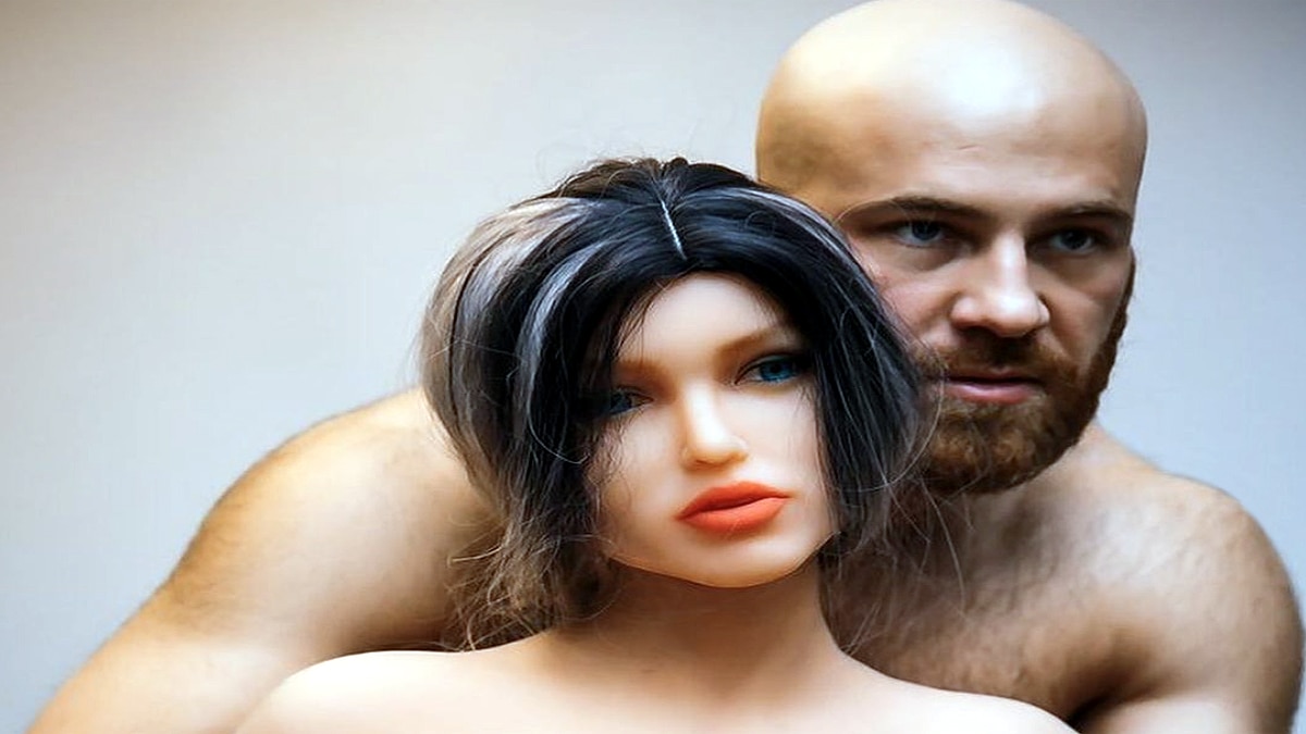 Bodybuilder Yurii Tolochko Married his Doll