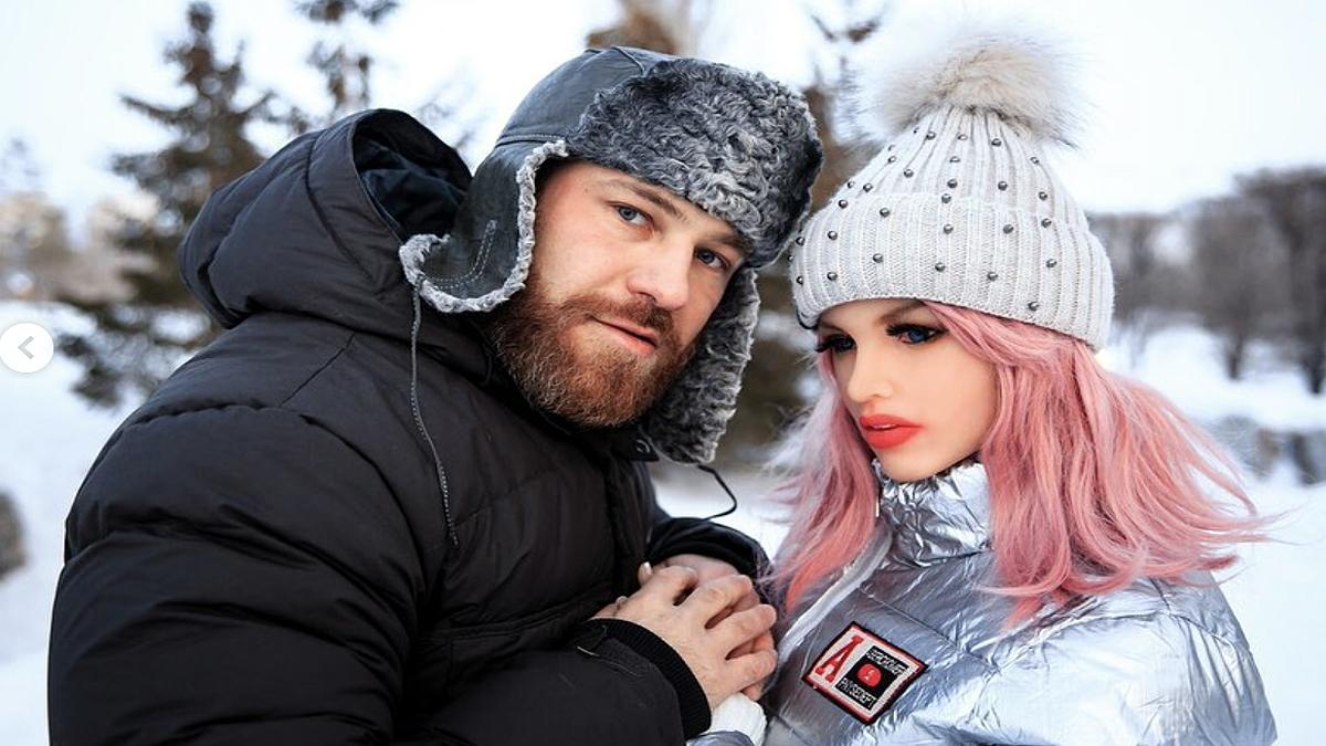 Bodybuilder Yurii Tolochko Married his Doll