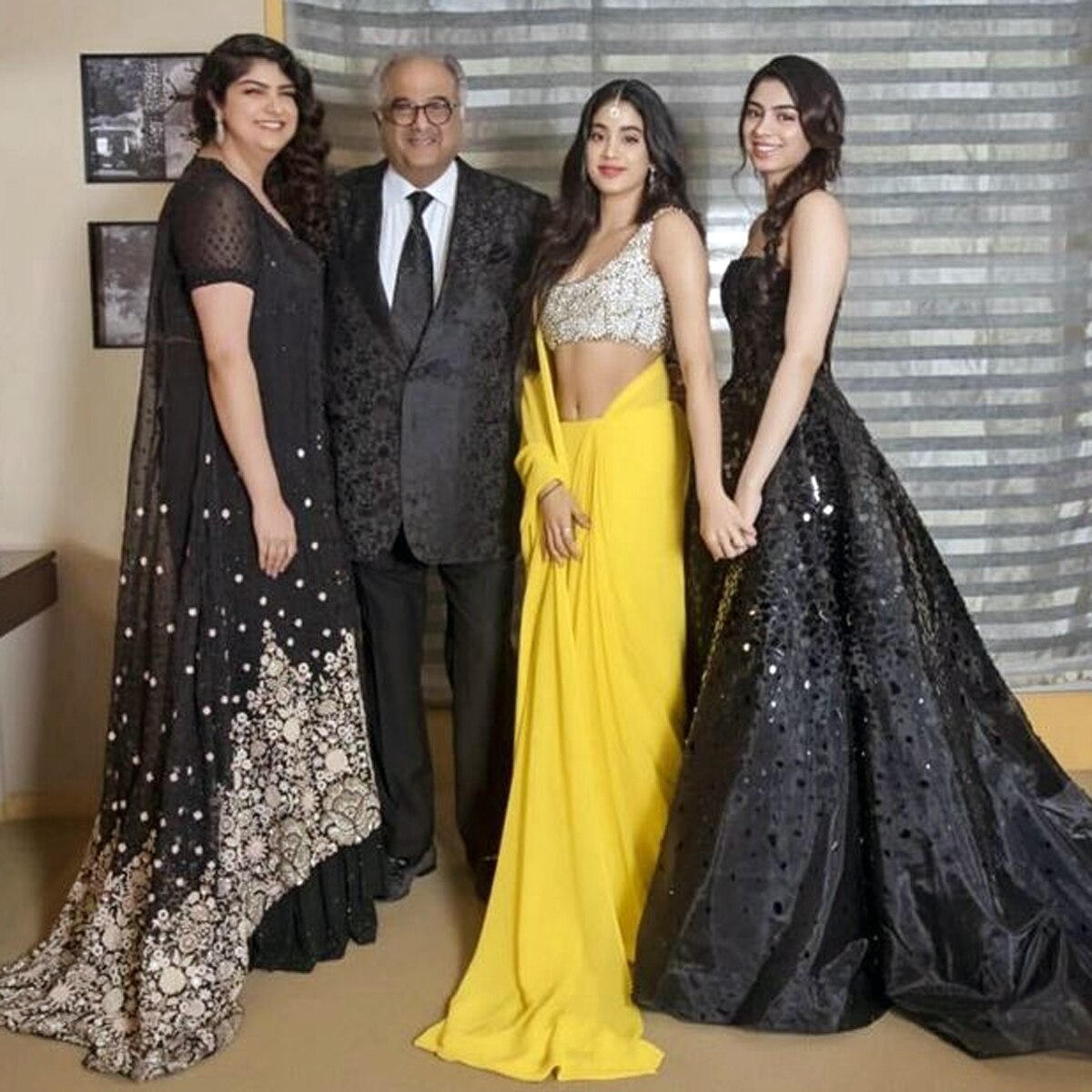 बेटियों संग बोनू कपूर