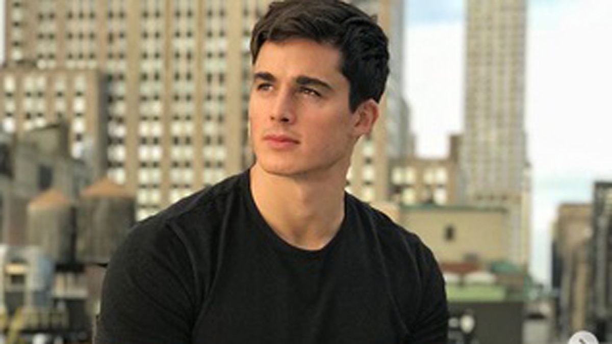  ये हैं दुनिया के सबसे 'हैंडसम मैथ्स टीचर'