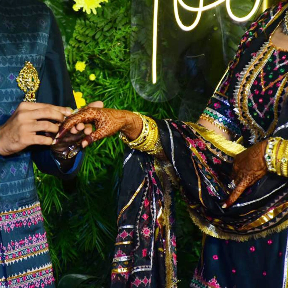 गौहर व जैद की मेहंदी की तस्वीरें