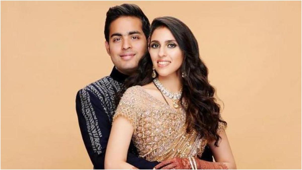 आकाश अम्बानी और उनकी पत्नी श्लोका मेहता
