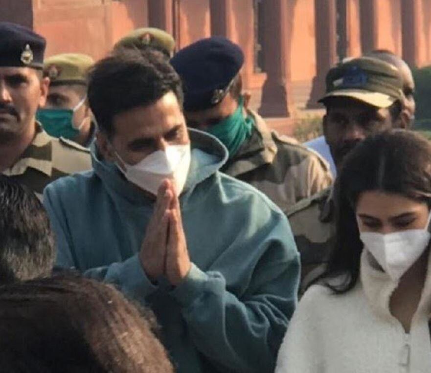 अक्षय और सारा