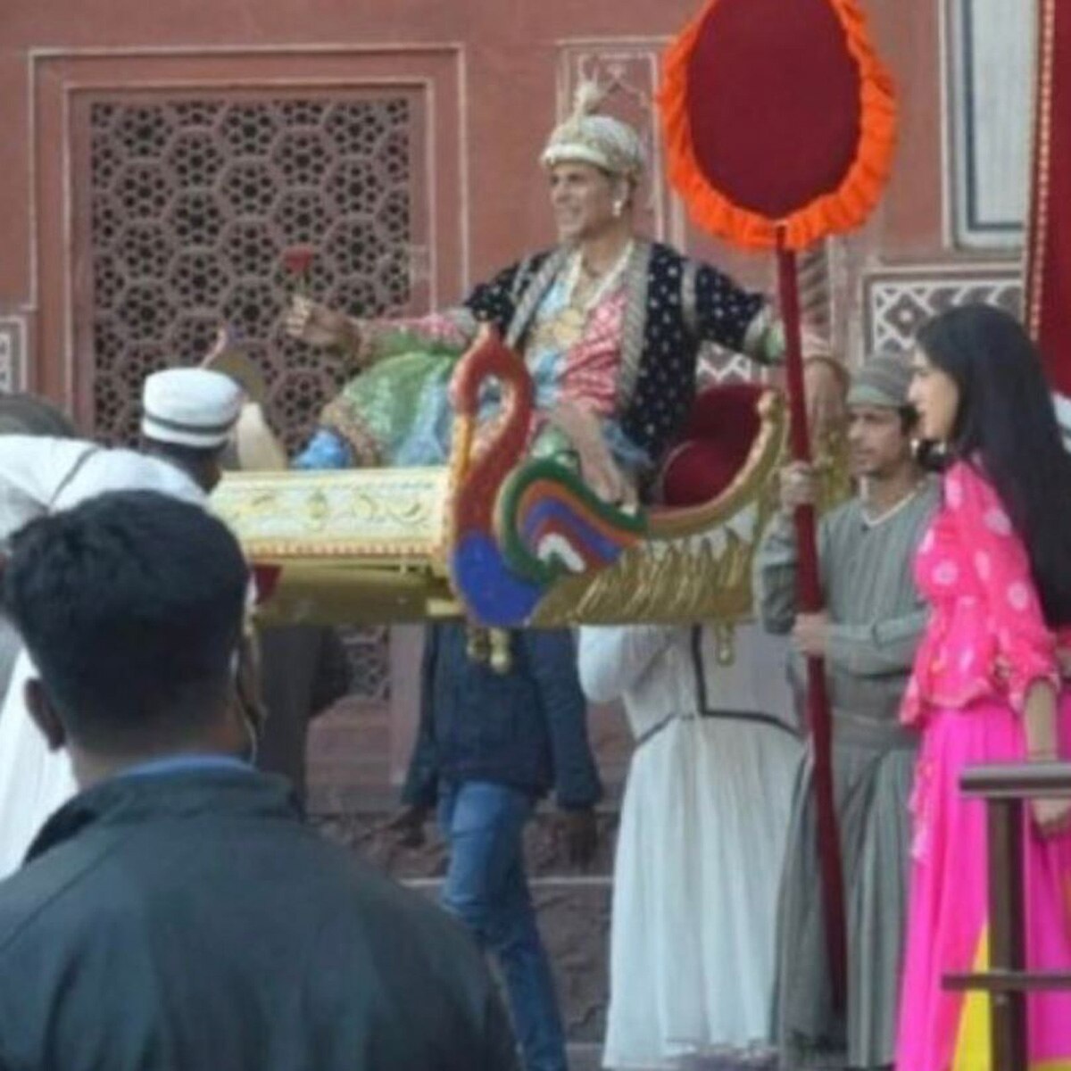 अक्षय और सारा