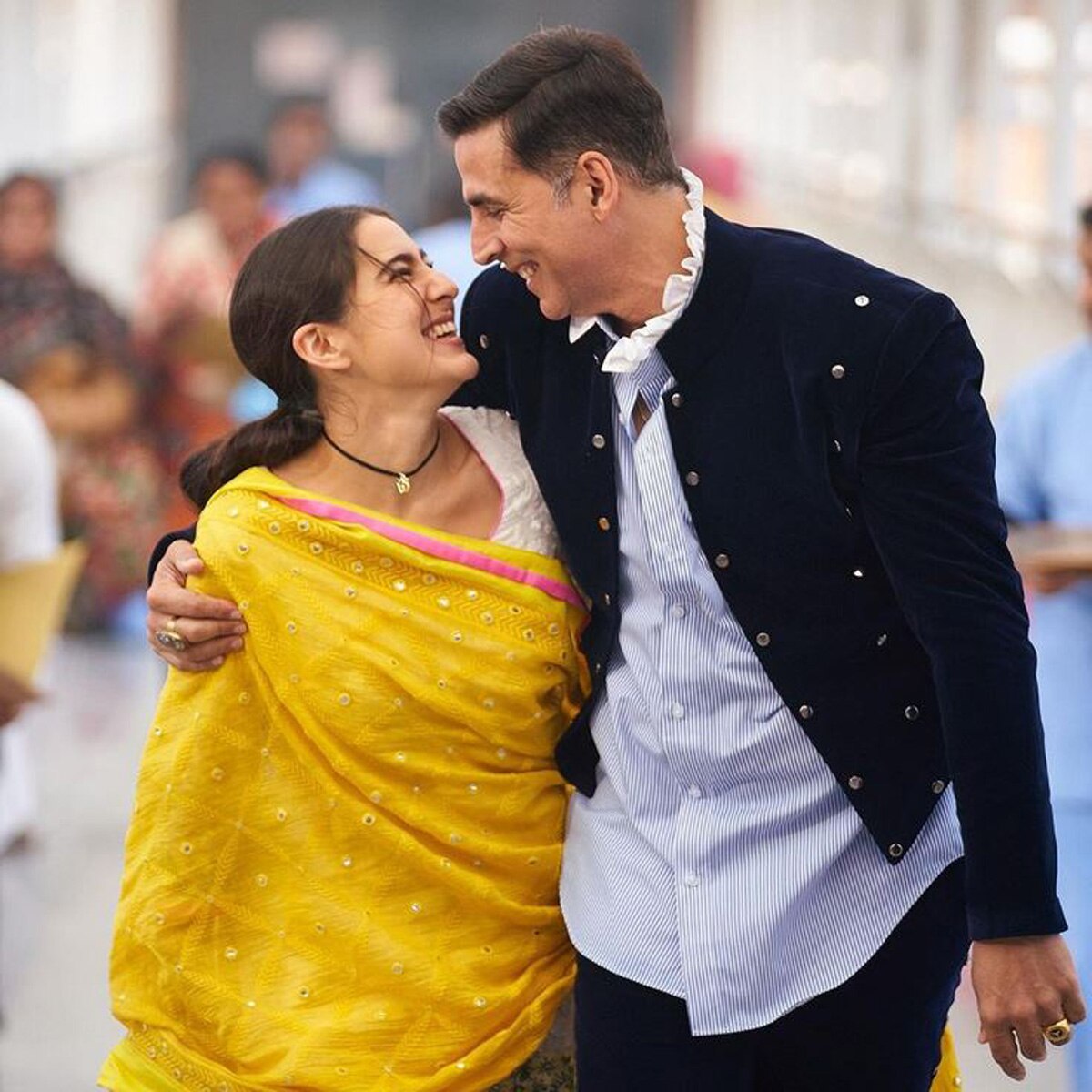 अक्षय और सारा