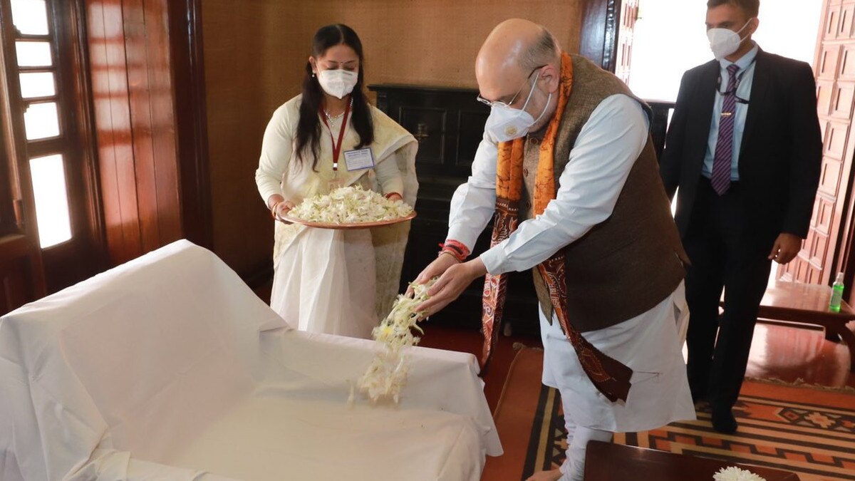  अमित शाह के शांति निकेतन जाने के अपने-अपने सियासी मतलब निकाल रही बीजेपी और टीएमसी 