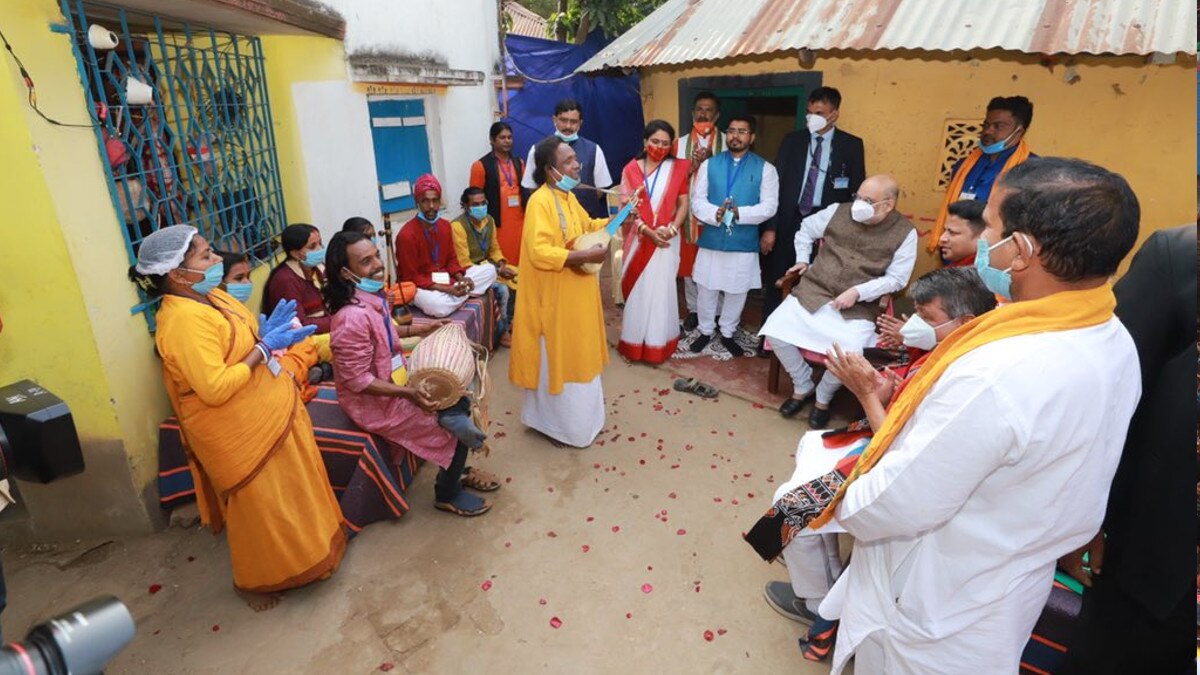  अमित शाह के शांति निकेतन जाने के अपने-अपने सियासी मतलब निकाल रही बीजेपी और टीएमसी 