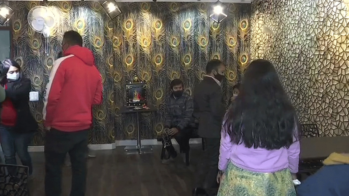 कांता प्रसाद ने ढाबा बंदकर अब दिल्ली के मालवीय नगर में रेस्तरां खोला (फोटो एएनआई)