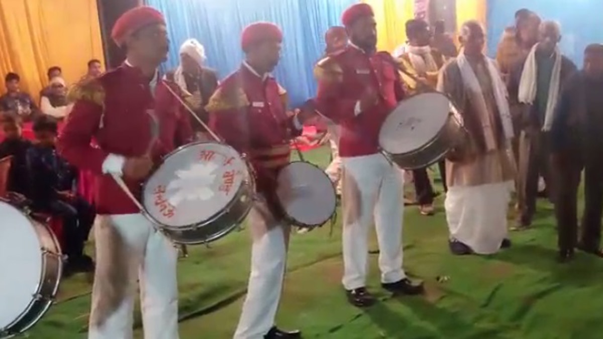 इस बैंड में 12 कैदी शामिल.