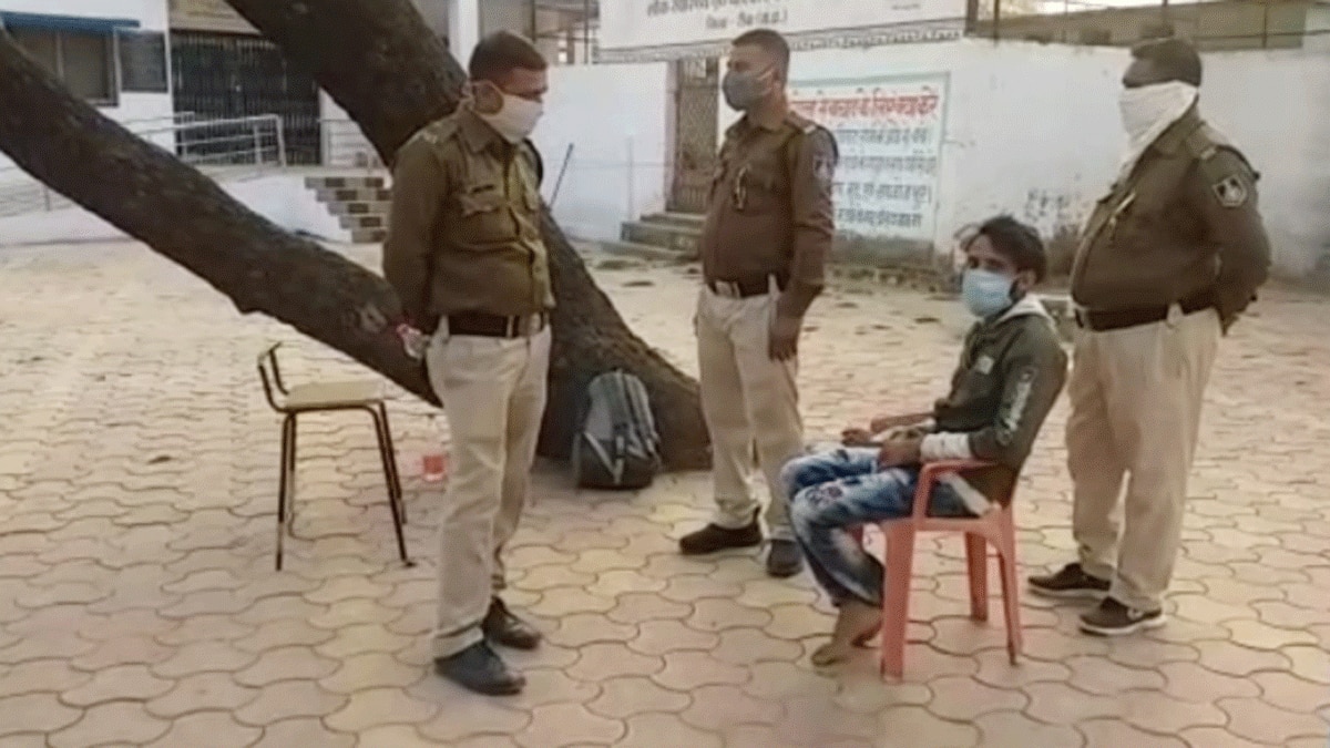 मां-बेटी को पिस्टल की नोक पर कई घंटों तक बंधक बना कर रखा (फोटो आजतक)