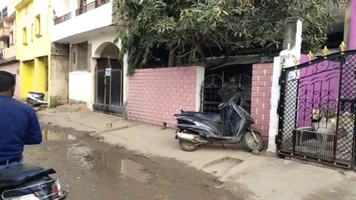 मां-बेटी को पिस्टल की नोक पर कई घंटों तक बंधक बना कर रखा (फोटो आजतक)