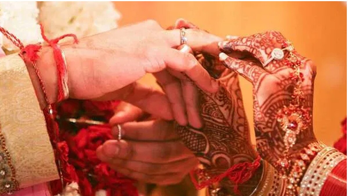 अनोखी शादी: भात में डाले गए 5100 मास्क और बड़ी मात्रा में सैनिटाइजर