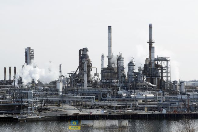 BPCL के लिए मिली हैं तीन बोलियां