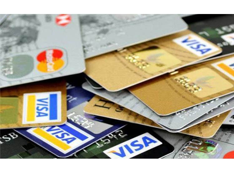 क्रेडिट कार्ड का धड़ल्ले से इस्तेमाल न करें