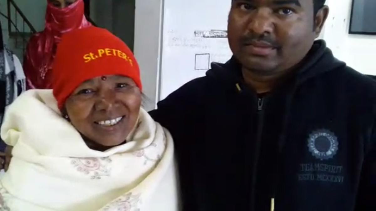 7 साल पहले सड़क किनारे पड़ी हुई मंदबुद्धि हालत में मिली थी पूर्व मुख्यमंत्री की बहन.