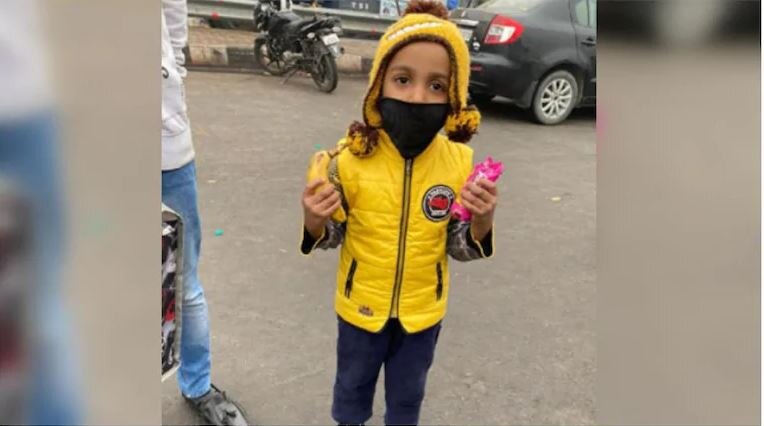 किसानों की हौसला आफजाई करने पहुंचा चार साल का मासूम