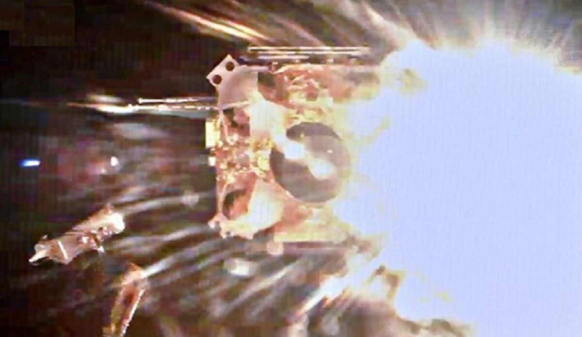 चांद पर पहुंचा चीन का यान