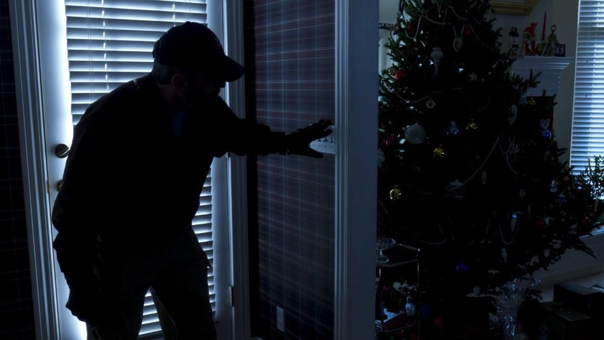 लि‍व इन में रहने वाले बॉयफ्रेंड से घर में करवाई लाखों की चोरी, डुप्‍लीकेट चाभी भी खुद बनाकर दी 