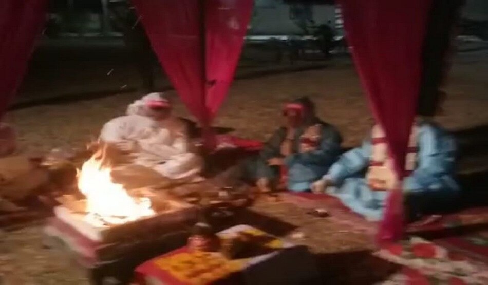 PPE किट में रचाया ब्याह, तस्वीर वायरल