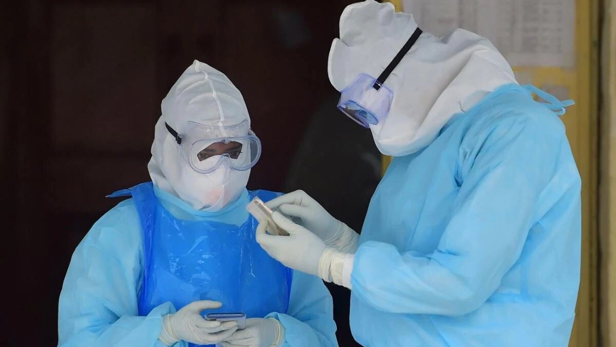 पीपीई किट में मिली नर्स की लाश