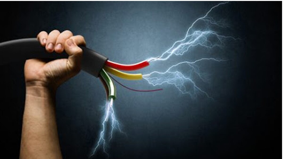 बिजली के ट्रांसफार्मर से छू गई बारात की रॉड लाइट, 3 लोगों की हो गई करंट से मौत 