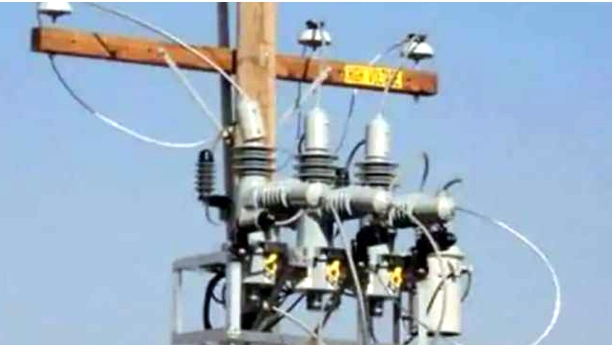 बिजली के ट्रांसफार्मर से छू गई बारात की रॉड लाइट, 3 लोगों की हो गई करंट से मौत 