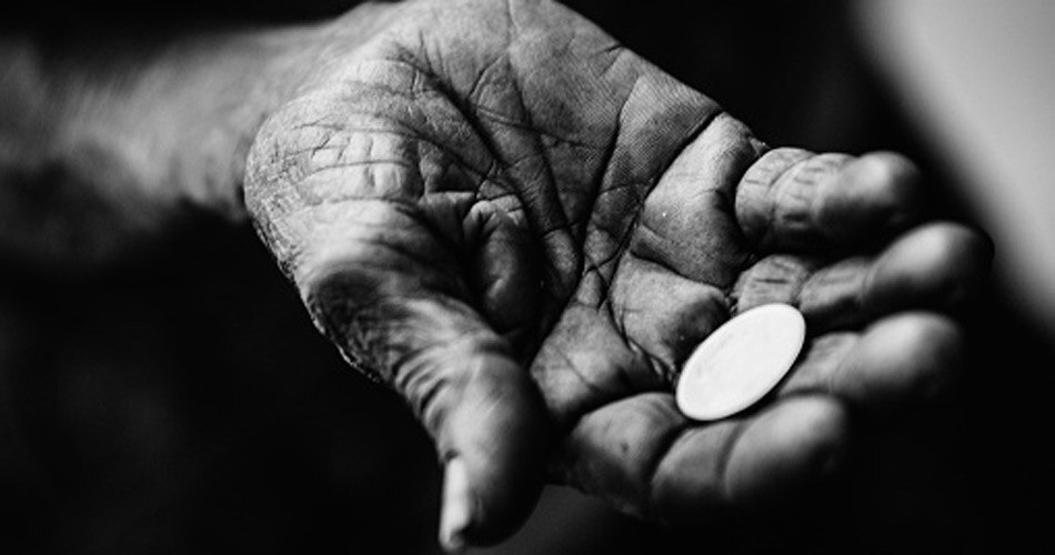 जरूरतमंदों को दान