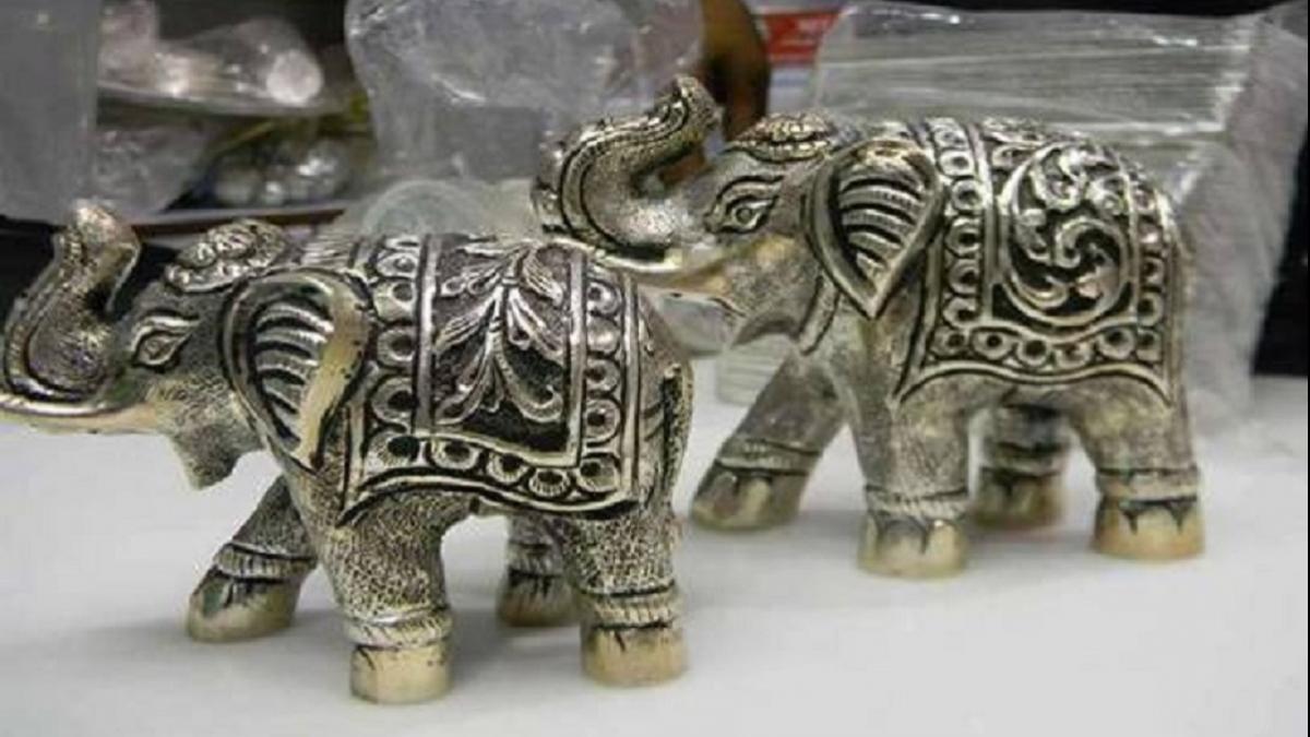 नए साल पर घर में चाहते हैं सुख और आर्थिक समृद्धि? घर ले आइए ये 10 शुभ चीजें