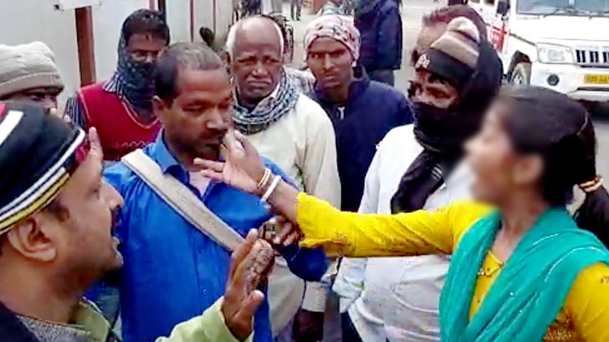 पत‍ि-पत्‍नी में झगड़ा. (Photo:aajtak)