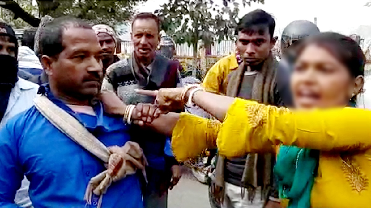 कोर्ट परिसर में ही पत्‍नी ने पति को मारा तमाचा, जमकर हुई हाथापाई 