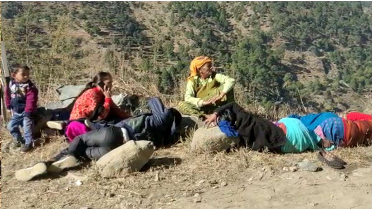 सामूहिक भोजन के बाद मचा हड़कंप, लोगों को होने लगे खून के दस्‍त और उल्‍ट‍ियां 