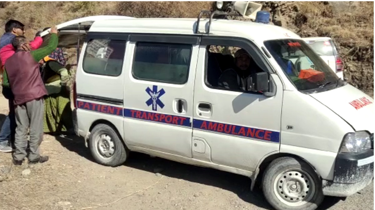 सामूहिक भोजन के बाद मचा हड़कंप, लोगों को होने लगे खून के दस्‍त और उल्‍ट‍ियां 