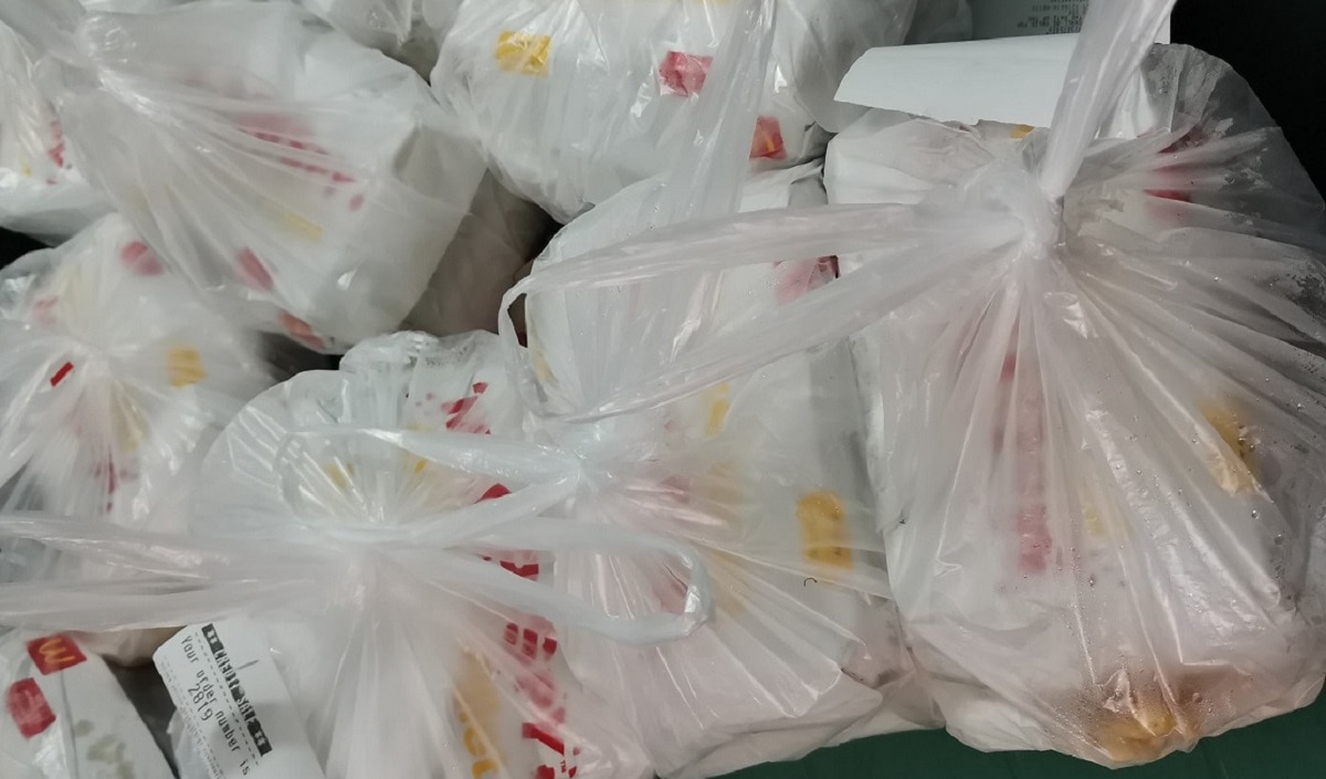 42 डिलीवरी बॉय खाना लेकर पहुंचे