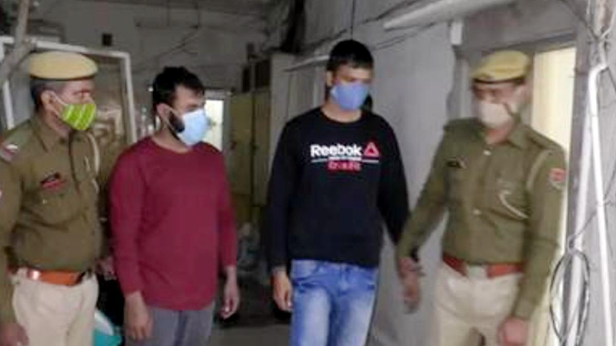 पुल‍िस ग‍िरफ्त में आरोपी. 