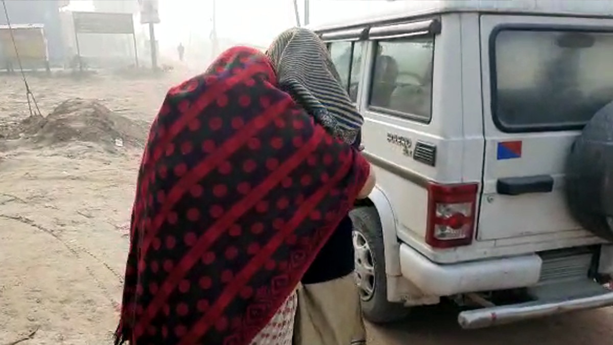  घर के आंगन में कपड़े समेटने रात में गई युवती, अपहरण कर हुआ सामूहिक दुष्‍कर्म 