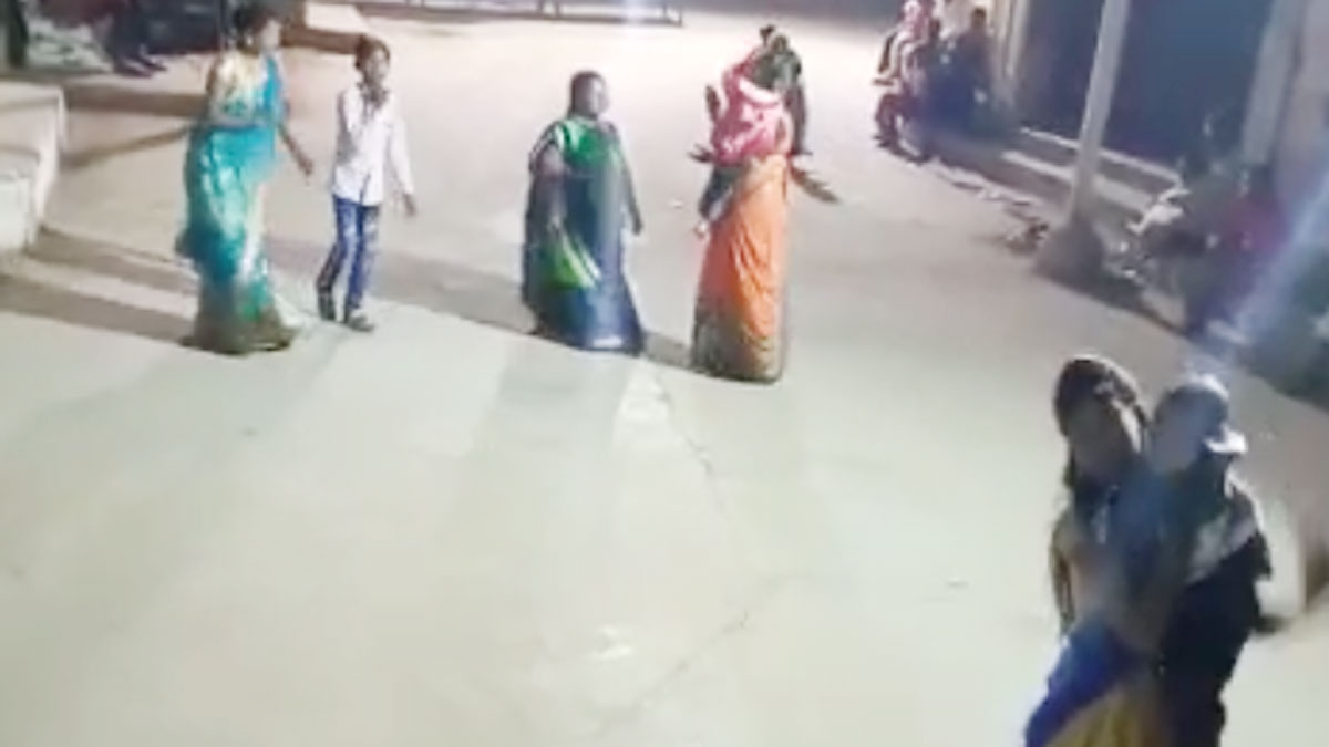 गरबा खेलते हुए महिला की हार्ट अटैक से मौत