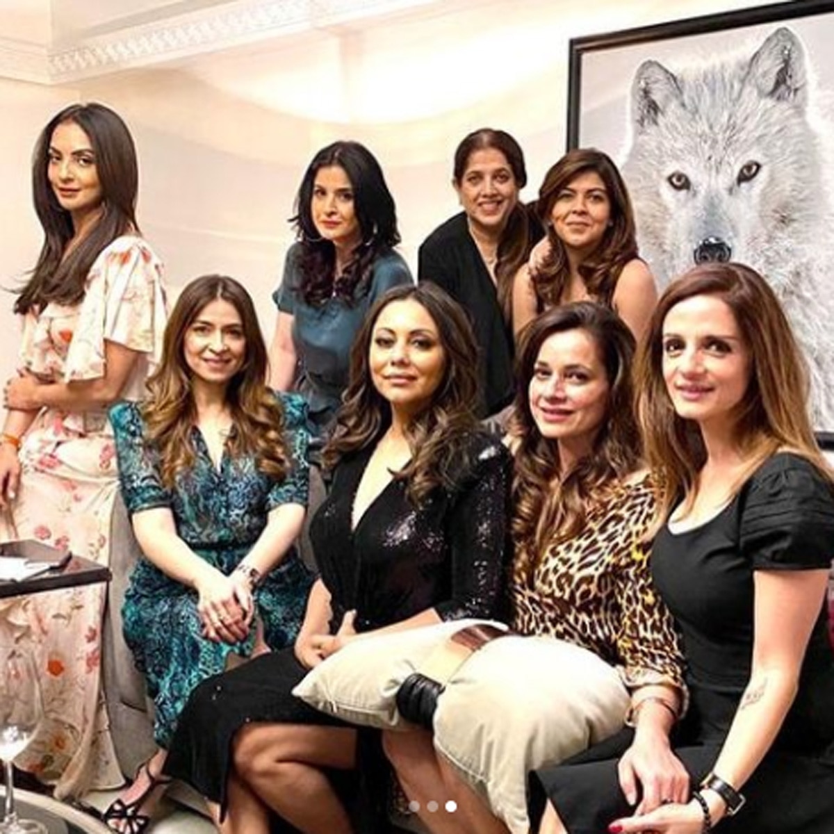 गौरी खान दोस्तों के साथ 