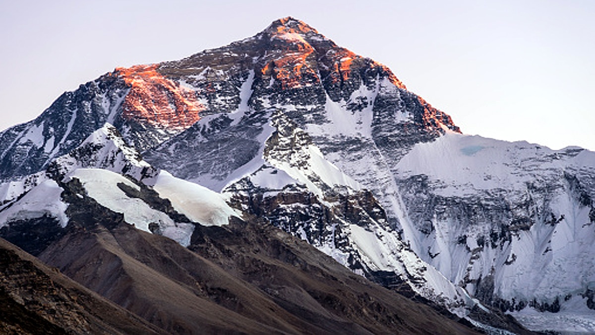 Mount Everest Shrink thousands feet by Air Pressure