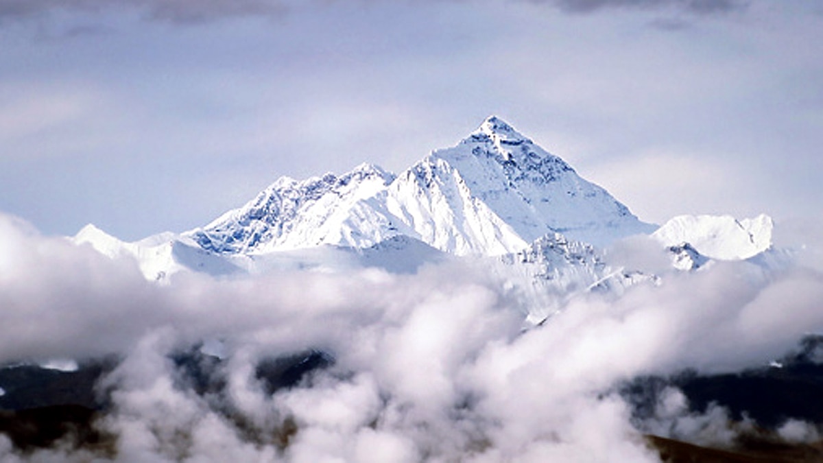 Mount Everest Shrink thousands feet by Air Pressure