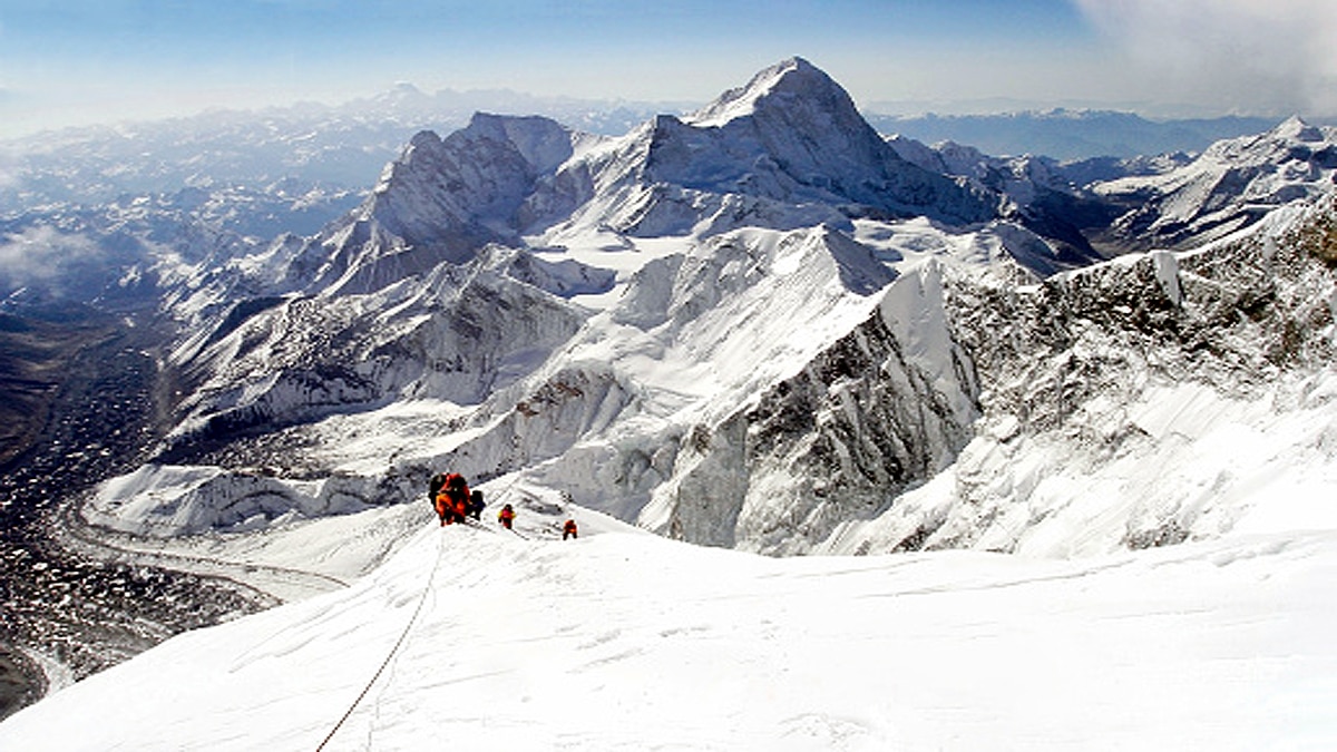 Mount Everest Shrink thousands feet by Air Pressure