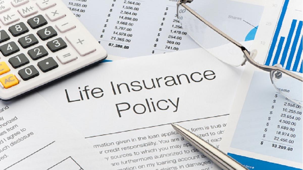 मरा हुआ साबित कर महिला ने बीमा कंपनी से लिए 11 करोड़ रु