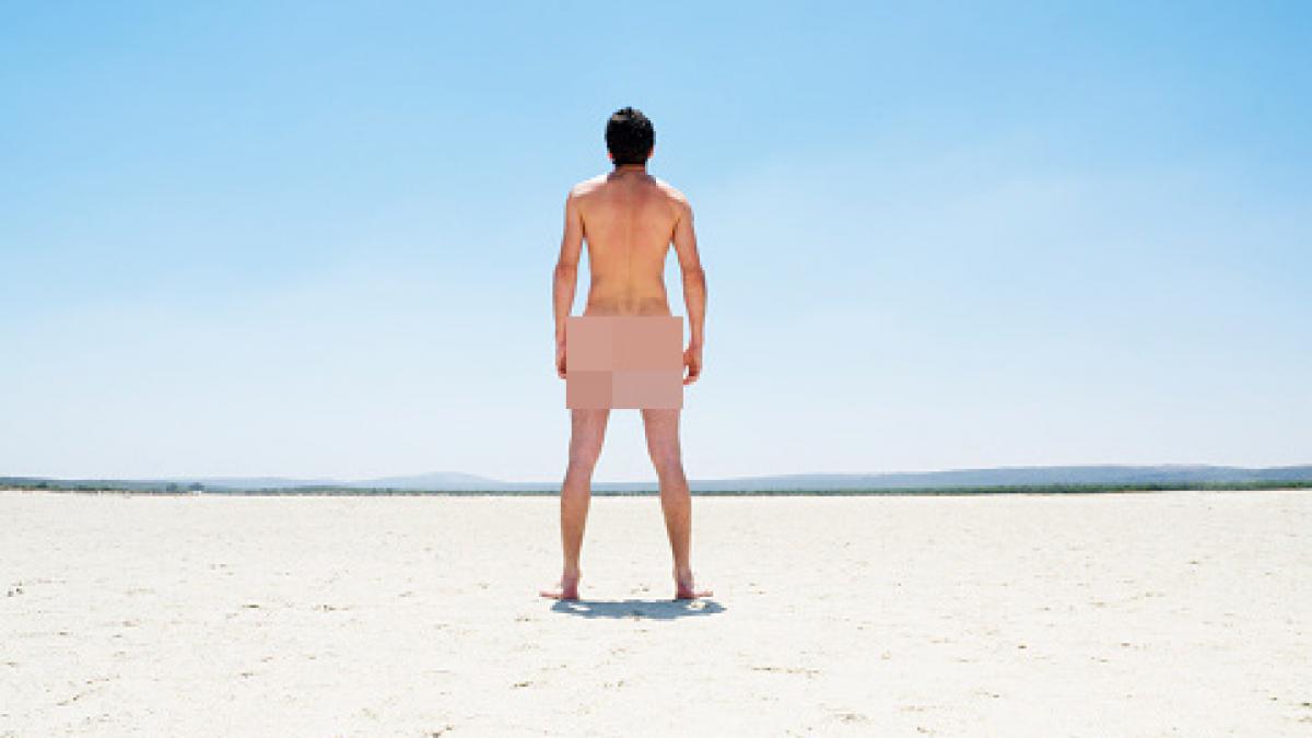  हाइवे पर नंगा दौड़ने लगा युवक