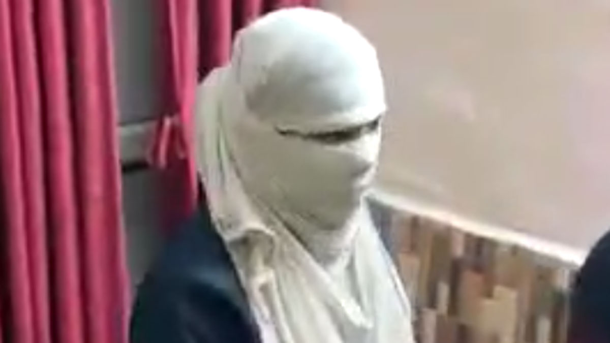 महिला आरक्षक के साथ फ्लैट में रंगरेलियां मना रहा था ASI