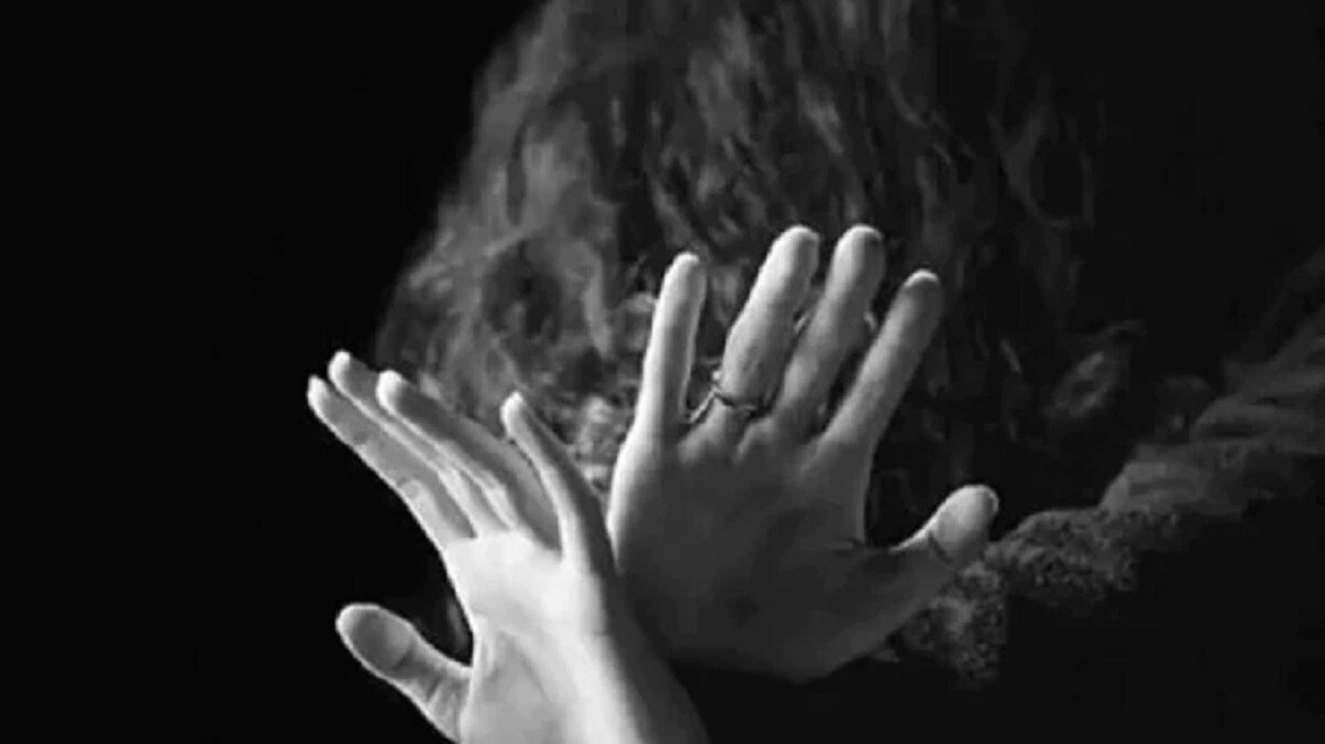 अलवर में शिक्षक गिरफ्तार