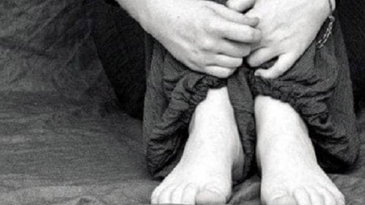 अलवर में शिक्षक गिरफ्तार