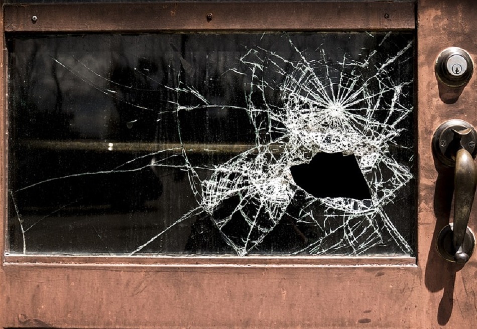 टूटा कांच