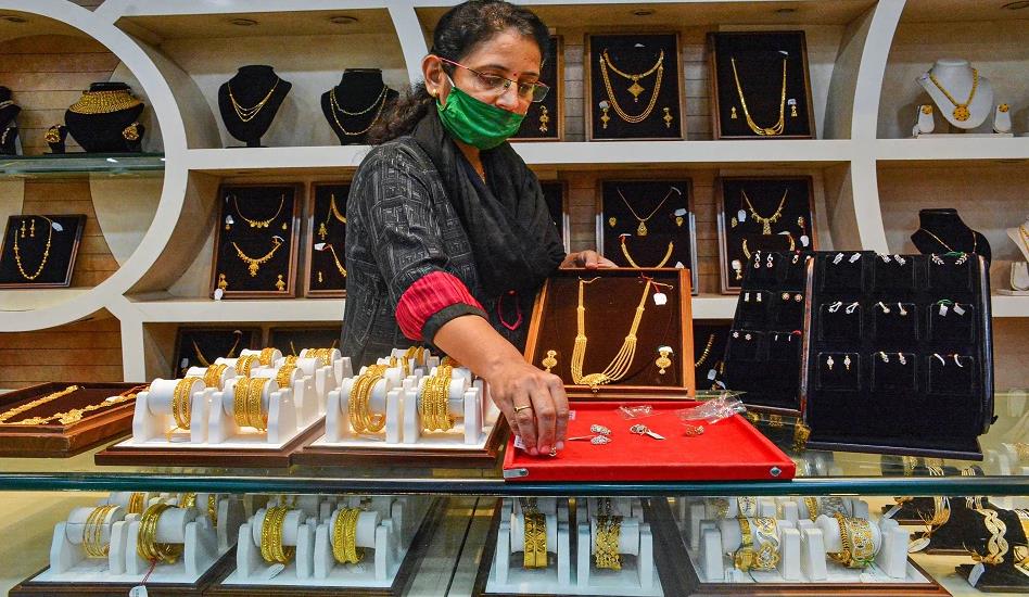 MCX पर सोना 51,000 रुपये के पास