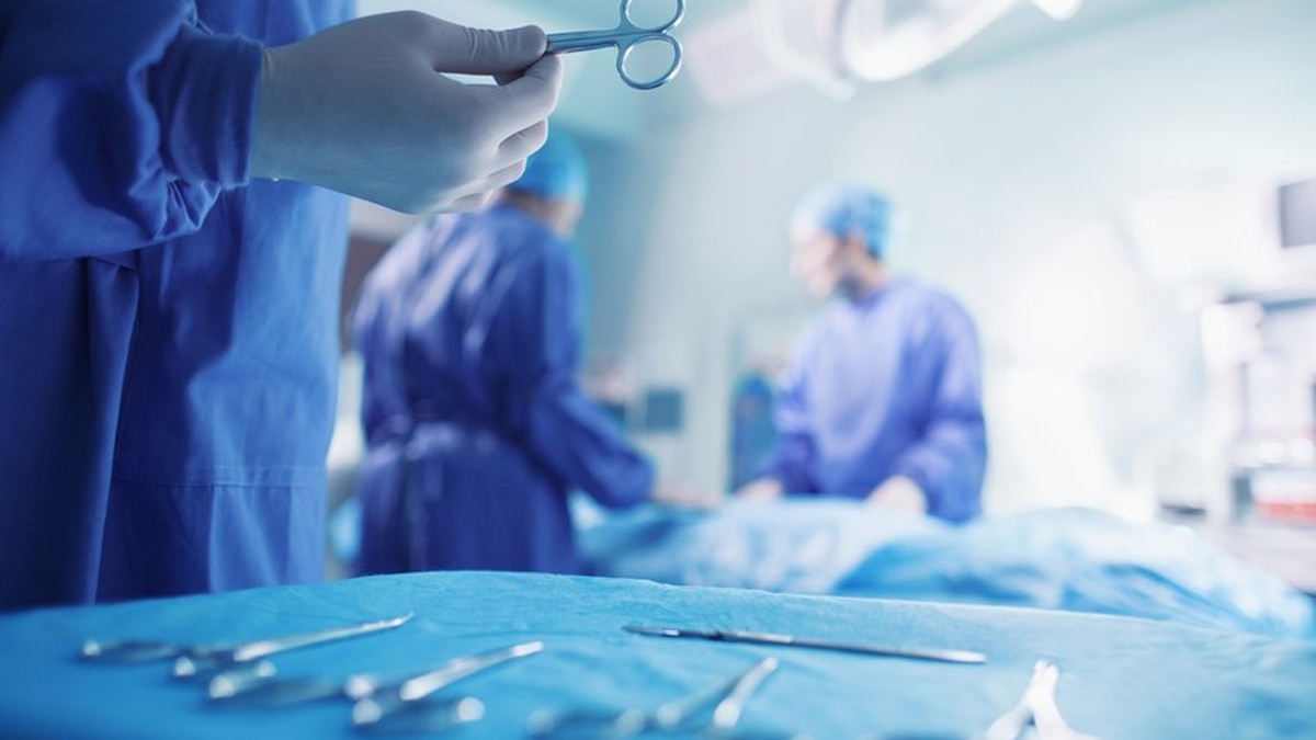 जोधपुर में युवक का हाथ लिफ्ट में आने से कटा, डॉक्टरों की टीम ने सर्जरी कर जोड़ा